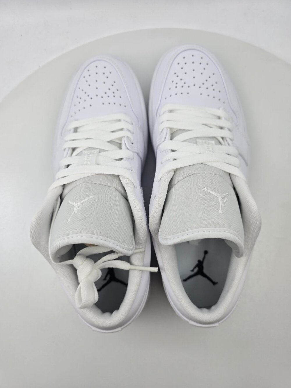 WOMAN'S AIR JORDAN 1 LOW AO9944 111 / SIZE 8 - Picture 5 of 7